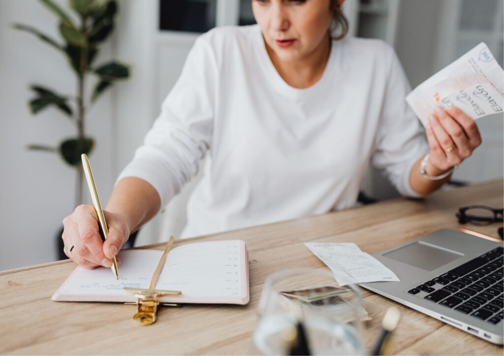 Budget planner tool used to help participants track income, expenses and savings goals.